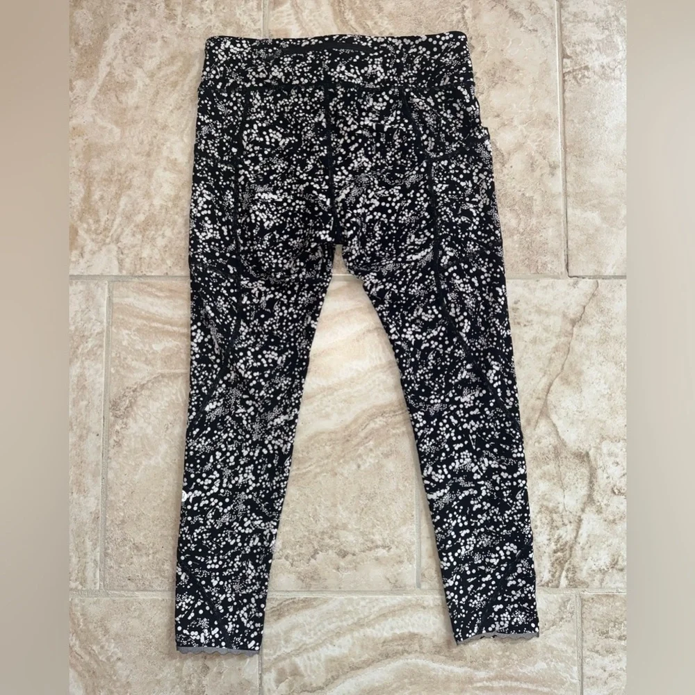 Lululemon Tight Stuff‎ Tight II Splatter White Black / Black Size 8